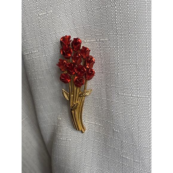 Pin Brooch Bouquet of Red Roses Goldtone 2 in X .75 in Marked Joesph Warner (W) - Picture 11 of 11